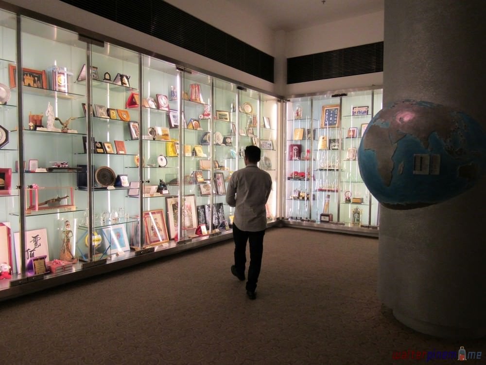 The Visitors' Galleria - 12x