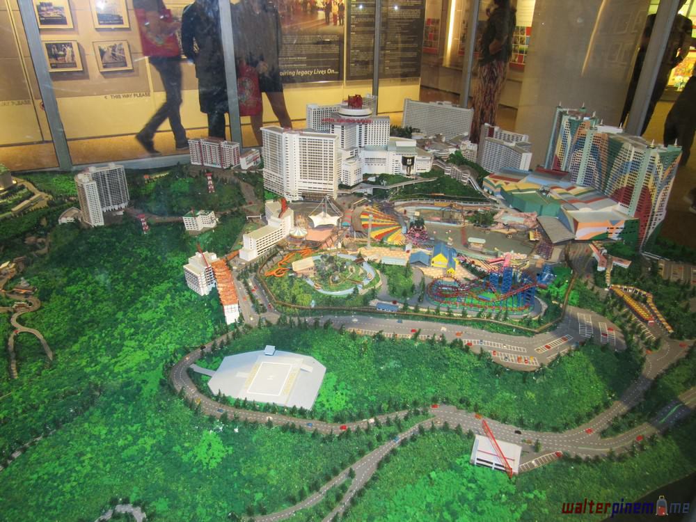 The Visitors' Galleria - 8x