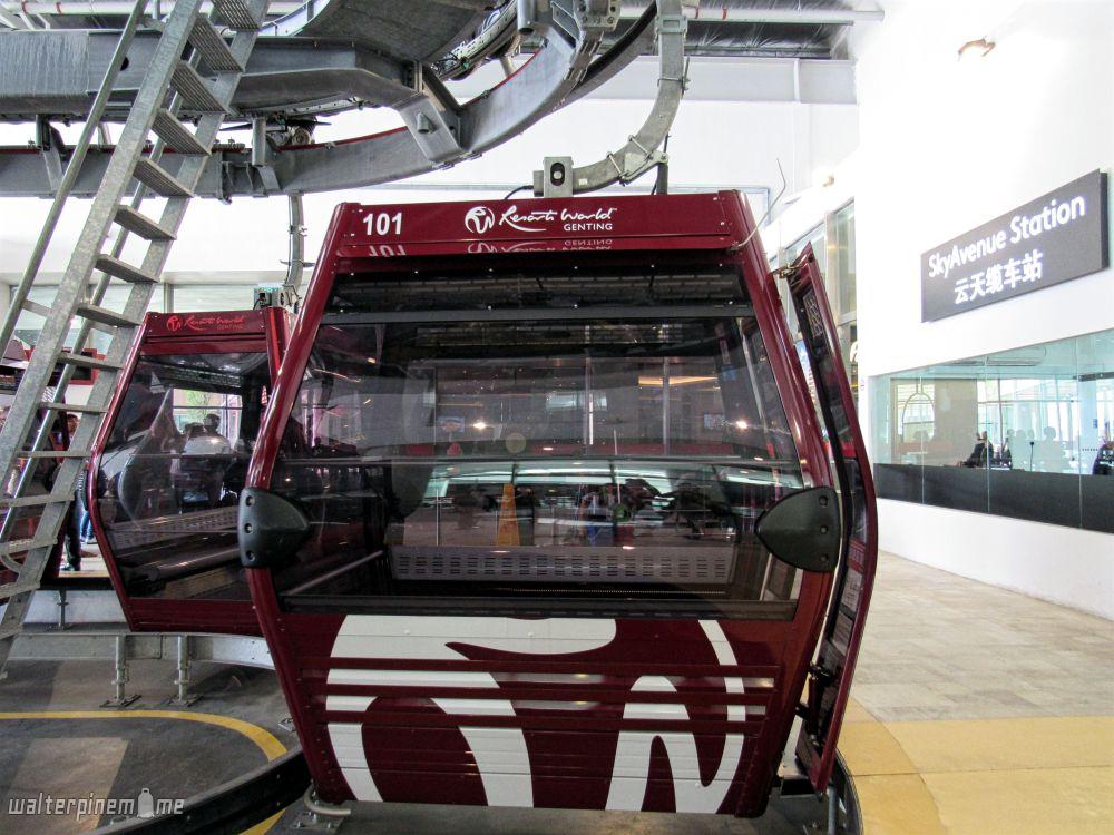 Awana SkyWay, Gondola Berlantai Kaca di Genting Highlands