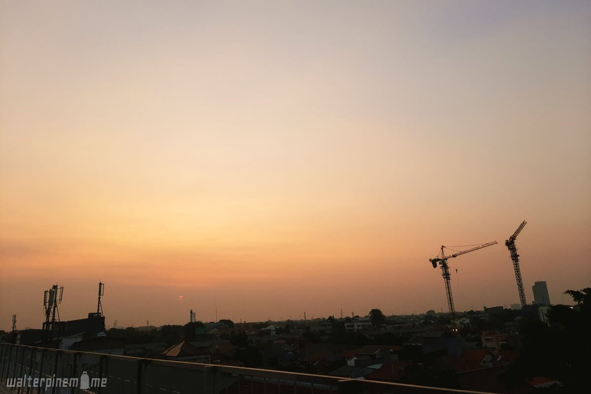 sunset stasiun mrt lebak bulus