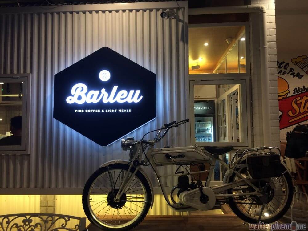 Barleu Coffee Bandung, Minimalis di Remangnya Bandung Malam