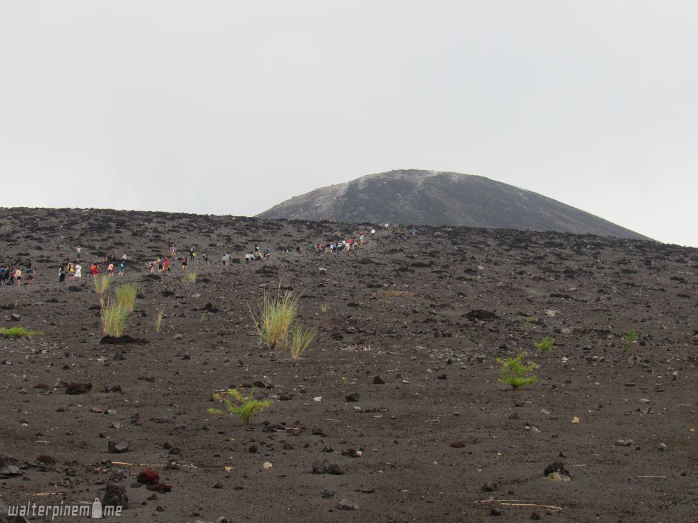 Mendaki dan Melihat Langsung Sisa-Sisa Letusan Gunung Krakatau