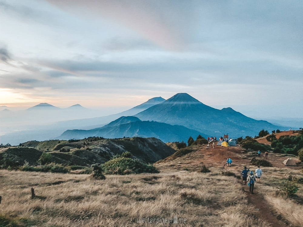 10 Rekomendasi Gunung Indonesia Terbaik Favorit Pendaki