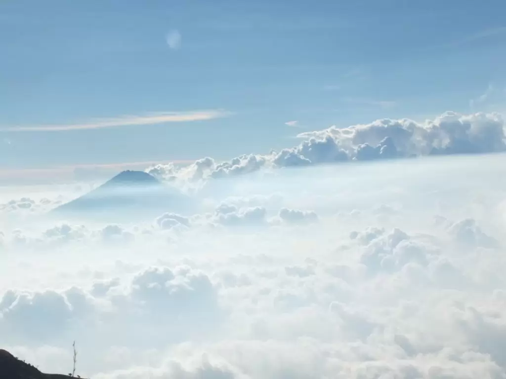 awan gunung merbabu